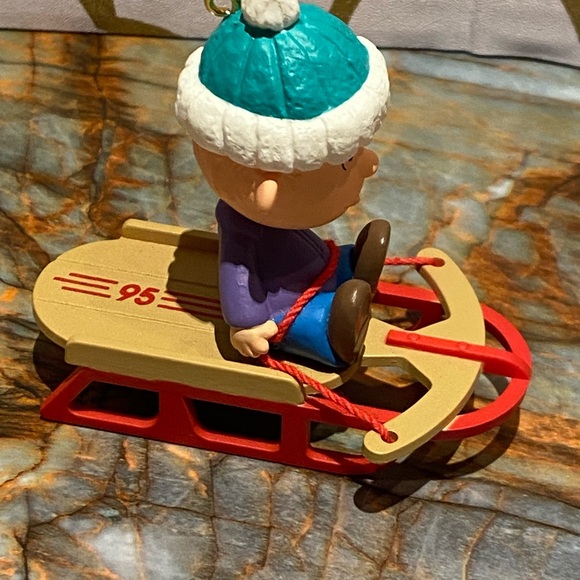Vintage Hallmark Linus Sledding 1995 Christmas Ornament Peanuts Gang - Picture 3 of 6